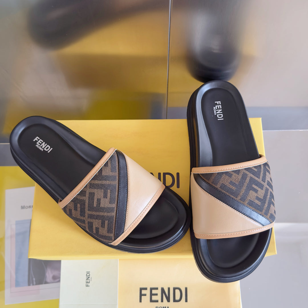 250507 New high-quality thick-soled embossed anti-slip slippers
