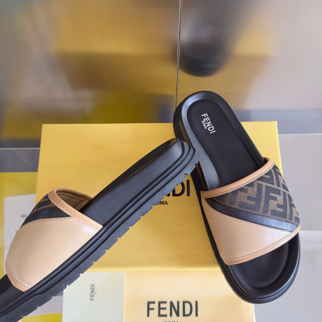 250507 New high-quality thick-soled embossed anti-slip slippers
