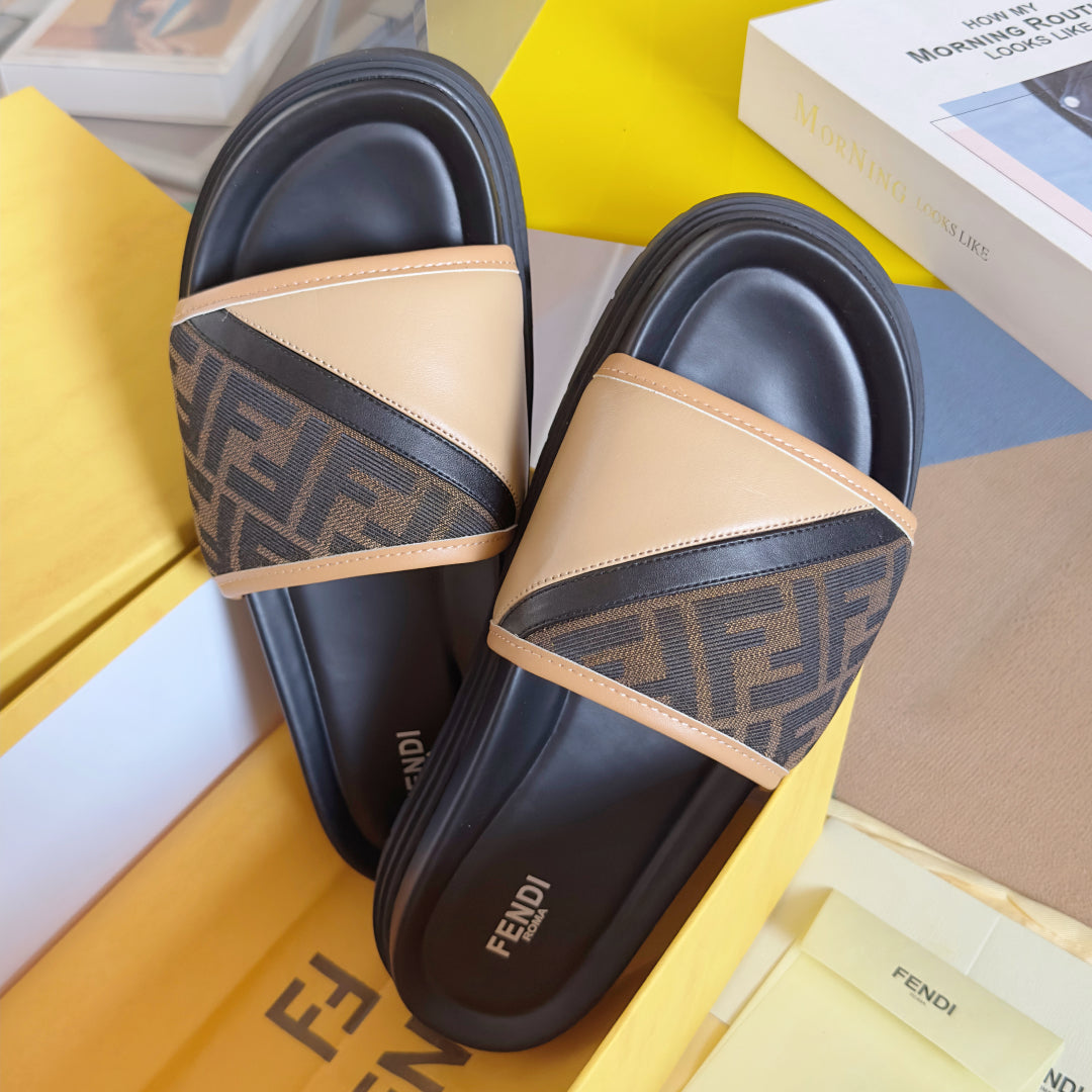 250507 New high-quality thick-soled embossed anti-slip slippers