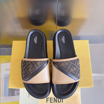 250507 New high-quality thick-soled embossed anti-slip slippers