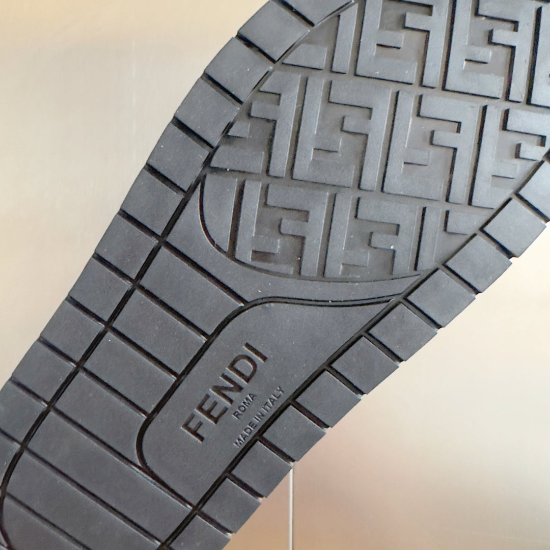 250507 New high-quality thick-soled embossed anti-slip slippers