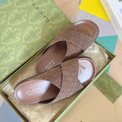 250507 New high-quality thick-soled embossed slippers