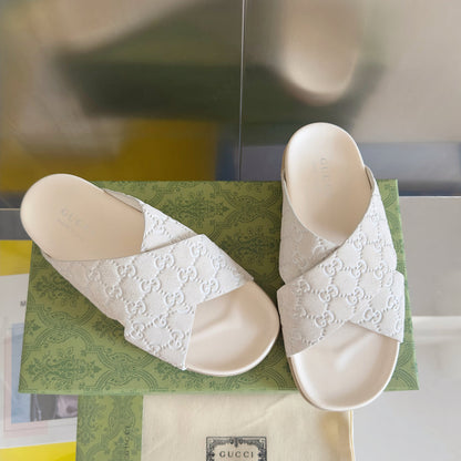 250507 New high-quality thick-soled embossed slippers