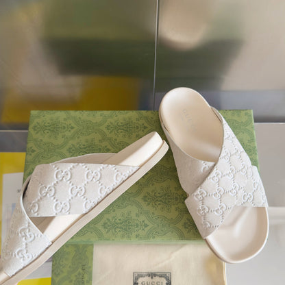 250507 New high-quality thick-soled embossed slippers