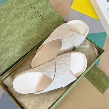 250507 New high-quality thick-soled embossed slippers