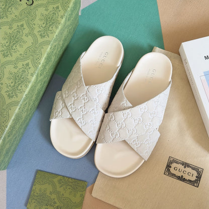 250507 New high-quality thick-soled embossed slippers