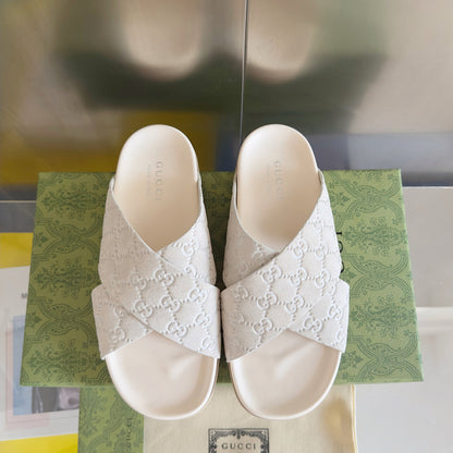 250507 New high-quality thick-soled embossed slippers