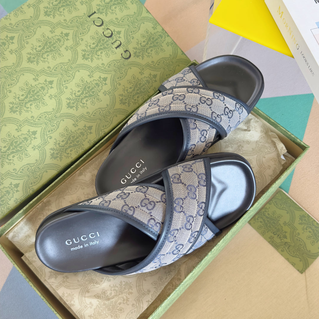 250507 New high-quality thick-soled embossed slippers