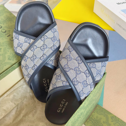 250507 New high-quality thick-soled embossed slippers