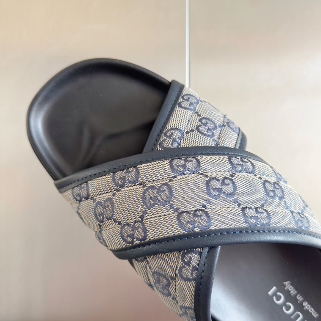 250507 New high-quality thick-soled embossed slippers