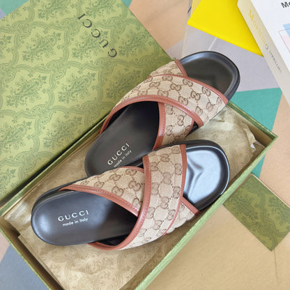 250507 New high-quality thick-soled embossed slippers
