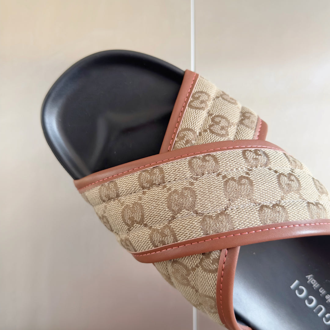 250507 New high-quality thick-soled embossed slippers