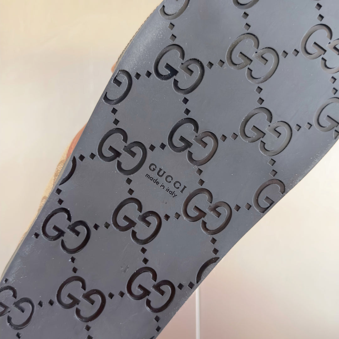 250507 New high-quality thick-soled embossed slippers