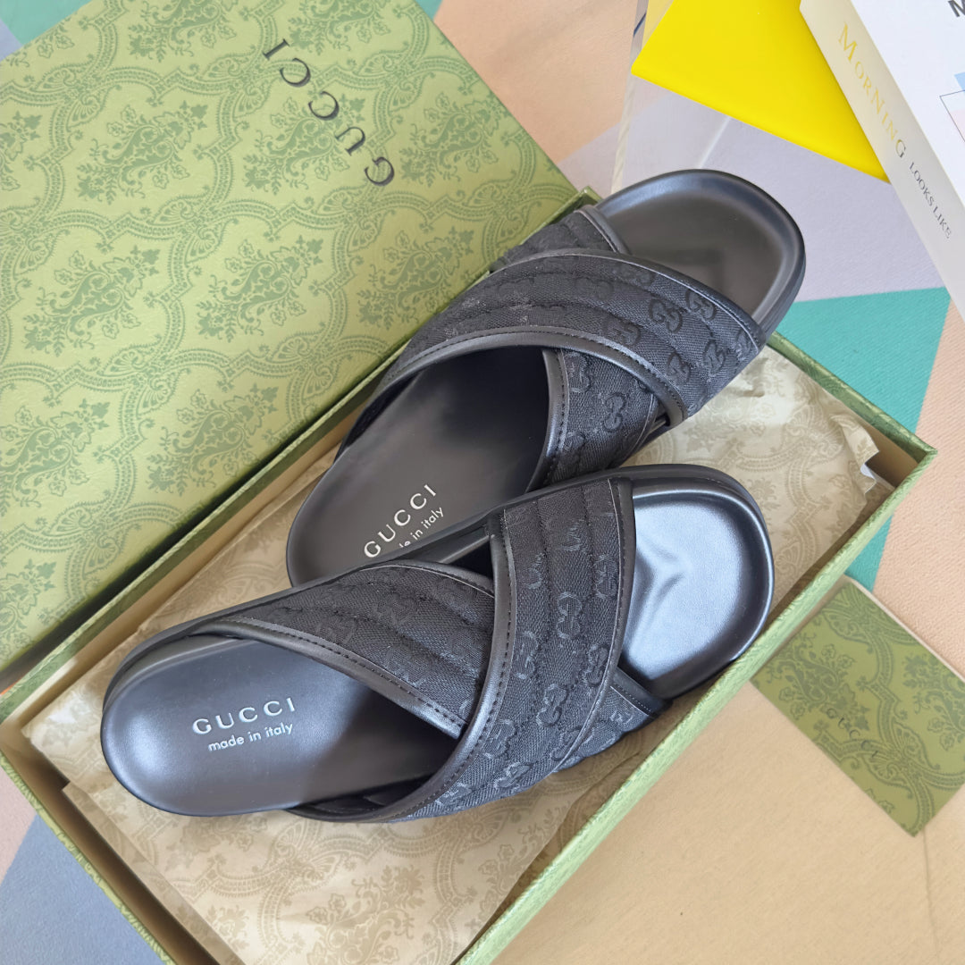 250507 New high-quality thick-soled embossed slippers