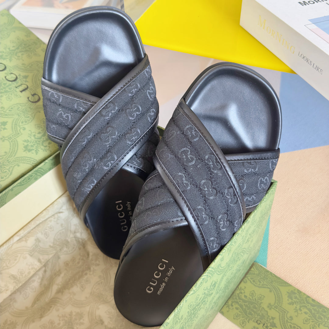 250507 New high-quality thick-soled embossed slippers