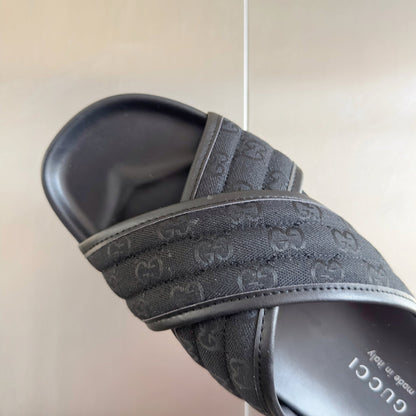 250507 New high-quality thick-soled embossed slippers