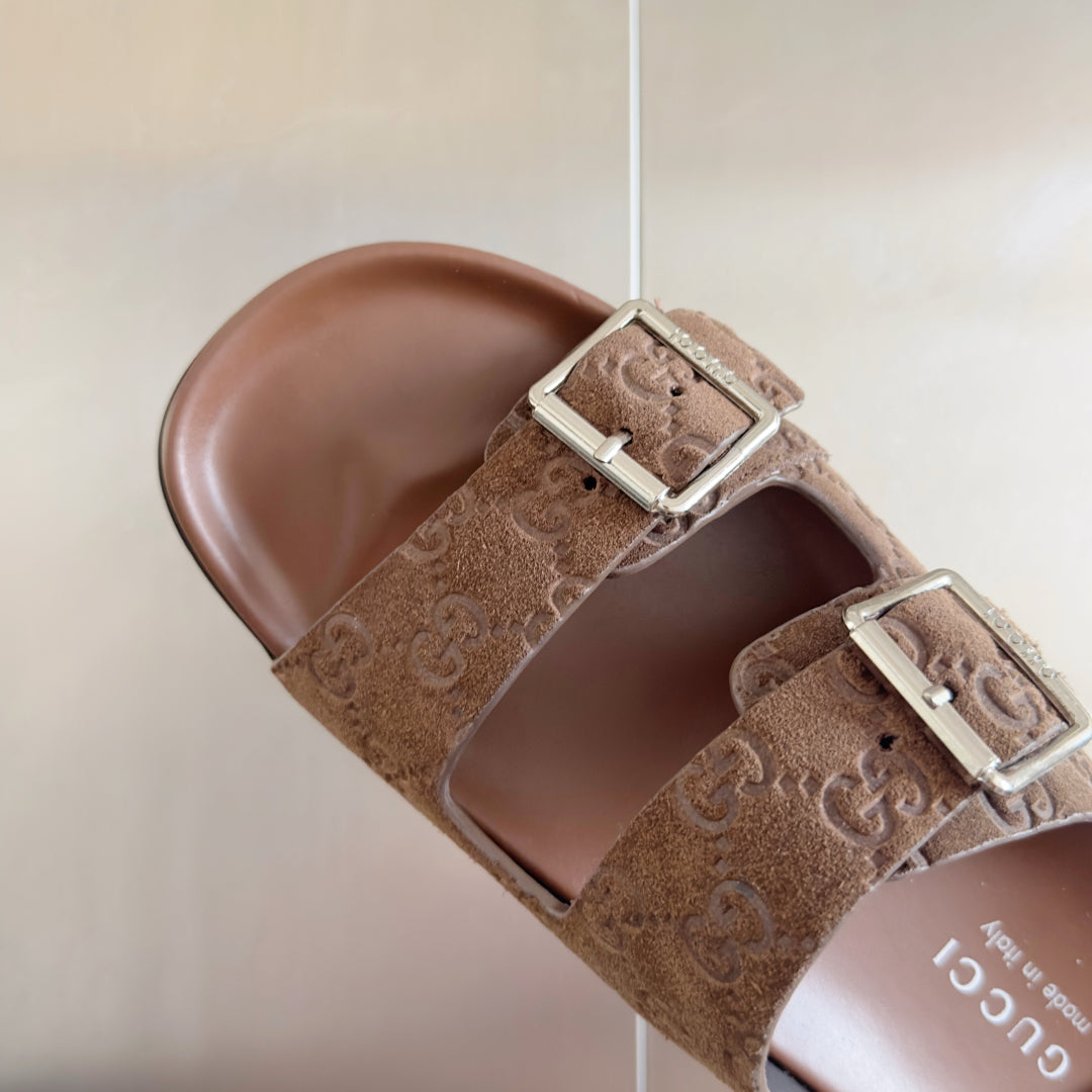 250507 New high-quality thick-soled embossed slippers