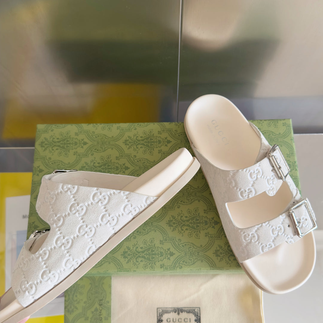 250507 New high-quality thick-soled embossed slippers