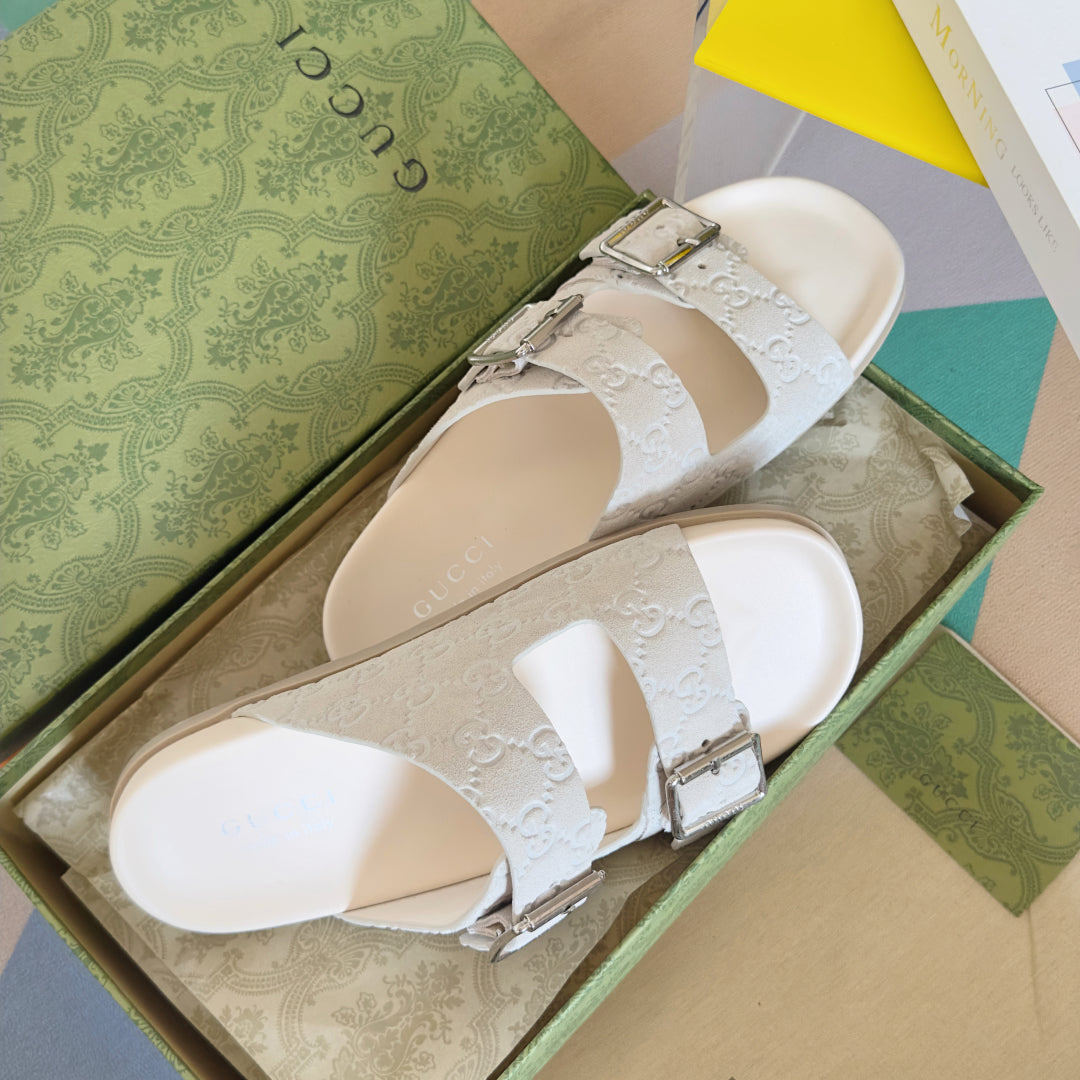 250507 New high-quality thick-soled embossed slippers