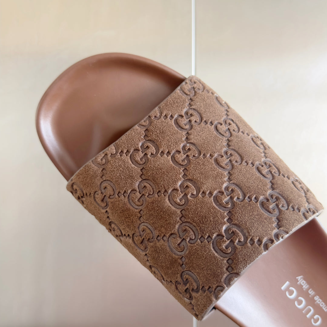 250507 New high-quality thick-soled embossed slippers