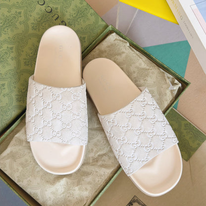 250507 New high-quality thick-soled embossed slippers