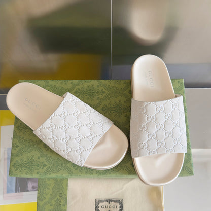 250507 New high-quality thick-soled embossed slippers