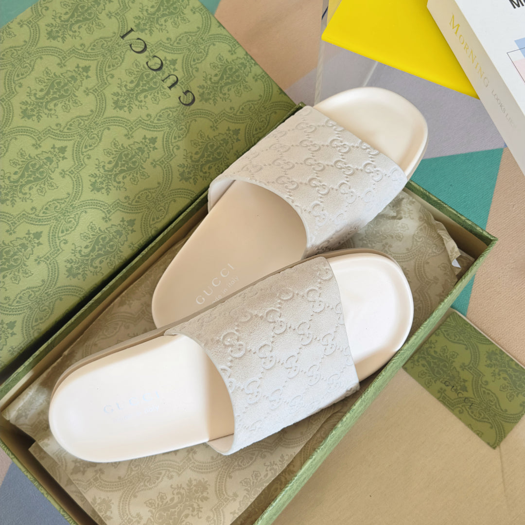 250507 New high-quality thick-soled embossed slippers
