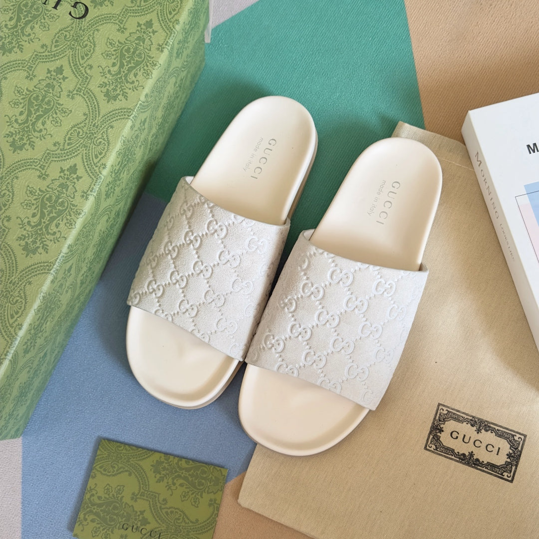 250507 New high-quality thick-soled embossed slippers