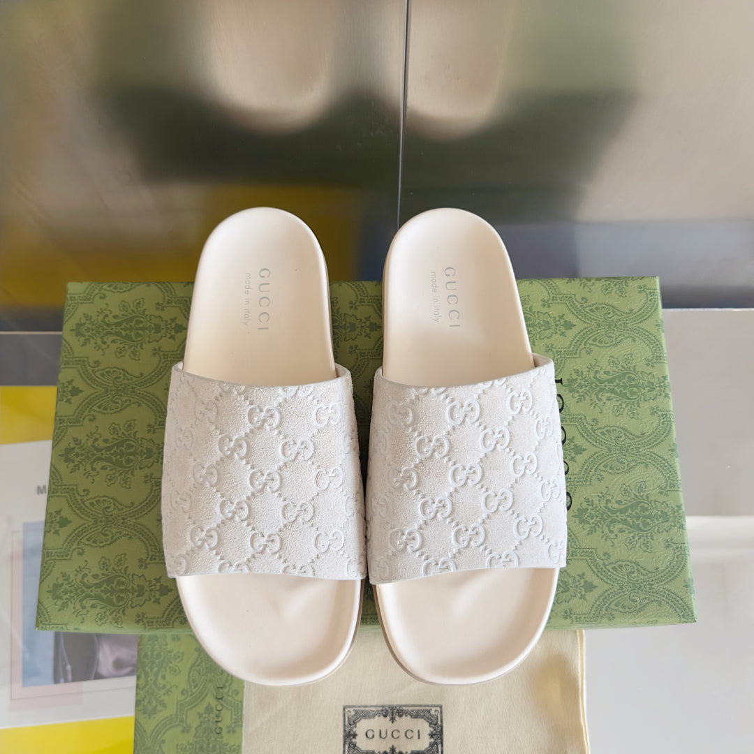 250507 New high-quality thick-soled embossed slippers