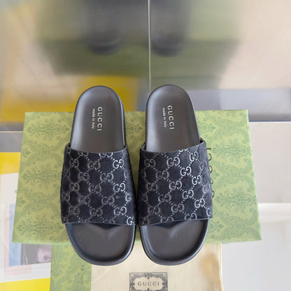 250507 New high-quality thick-soled embossed slippers