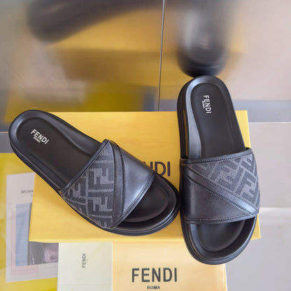 250507 New high-quality thick-soled embossed anti-slip slippers