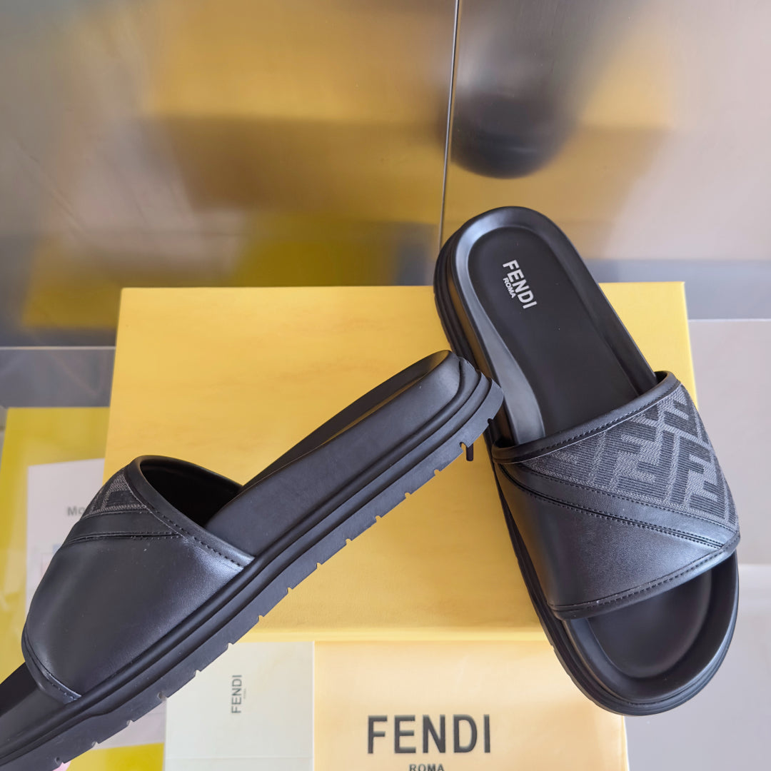 250507 New high-quality thick-soled embossed anti-slip slippers