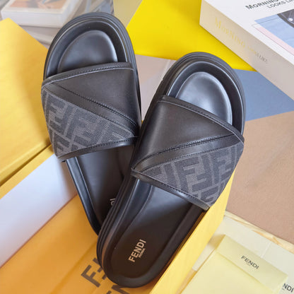 250507 New high-quality thick-soled embossed anti-slip slippers