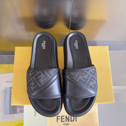 250507 New high-quality thick-soled embossed anti-slip slippers