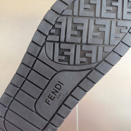 250507 New high-quality thick-soled embossed anti-slip slippers