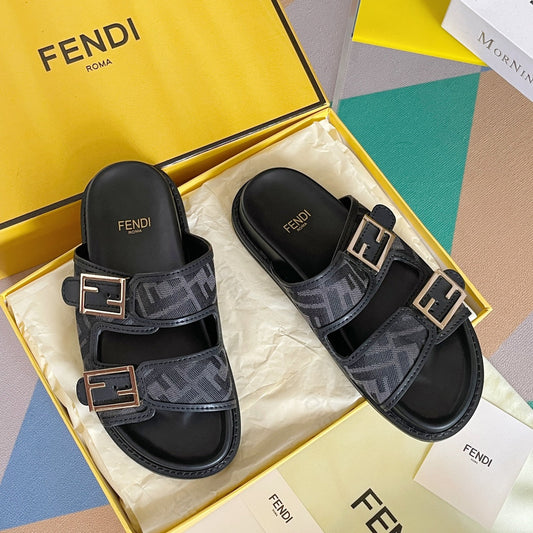 250513 New high-quality classic icon slippers