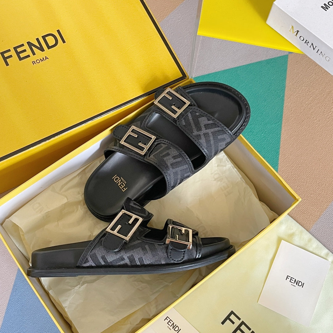 250513 New high-quality classic icon slippers