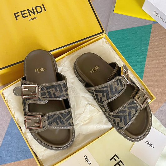250513 New high-quality classic icon slippers