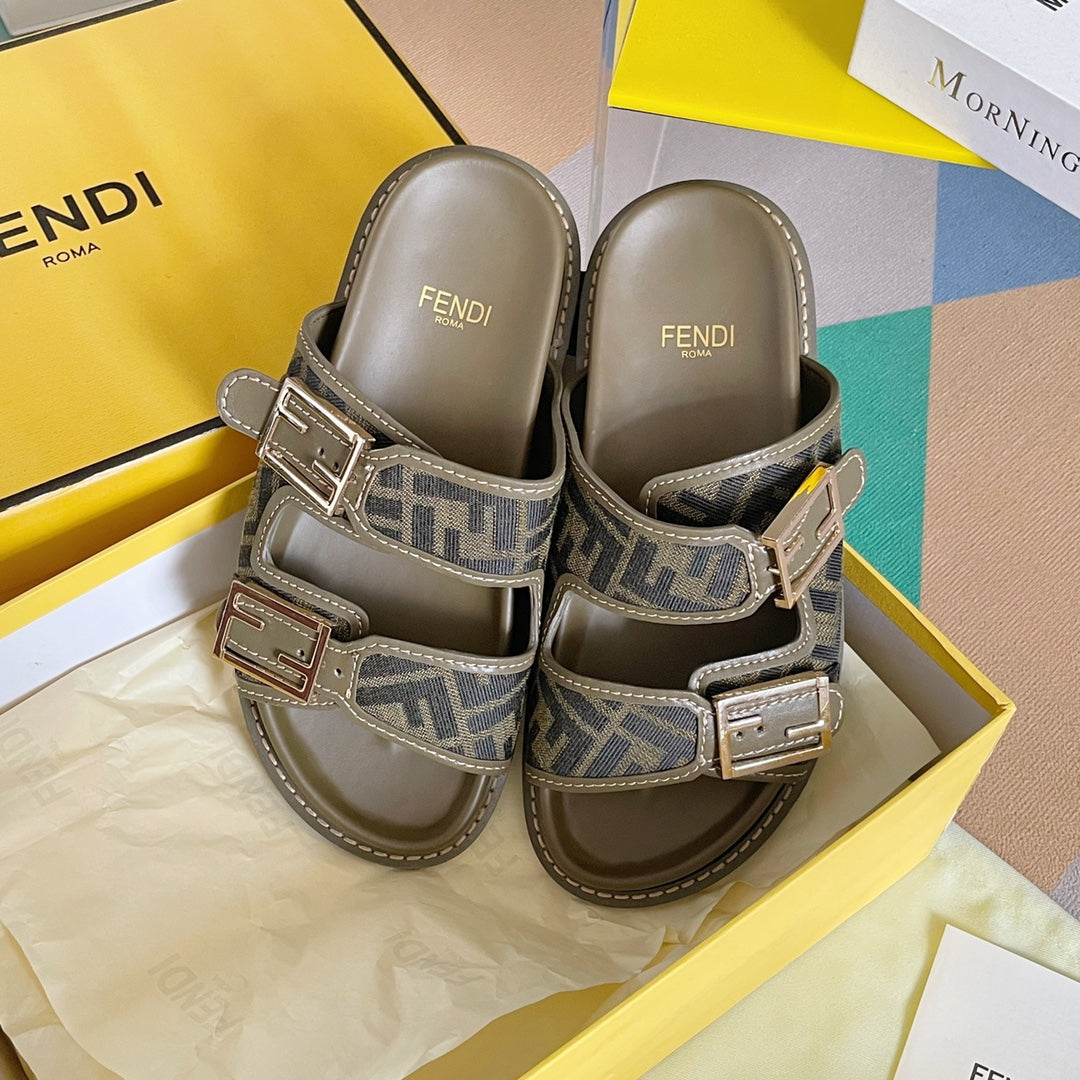 250513 New high-quality classic icon slippers
