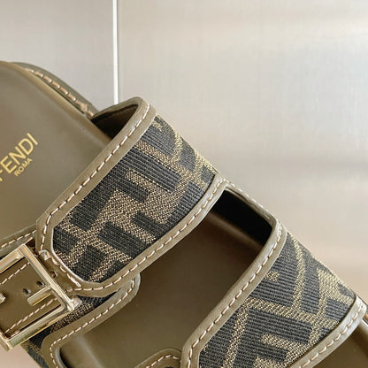 250513 New high-quality classic icon slippers