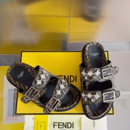 250513 New high-quality classic icon slippers