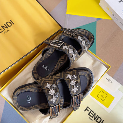 250513 New high-quality classic icon slippers