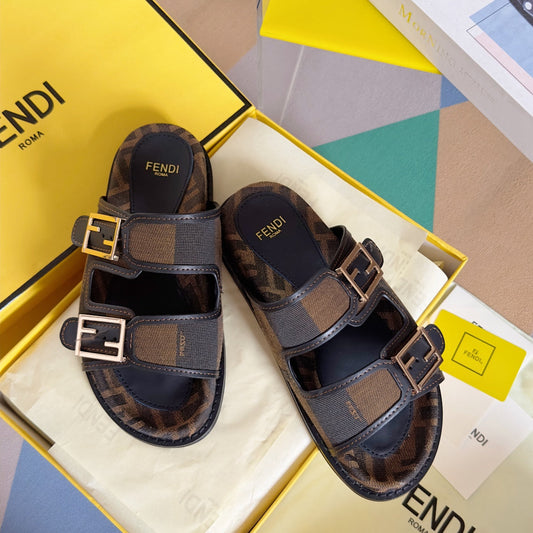 250513 New high-quality classic icon slippers