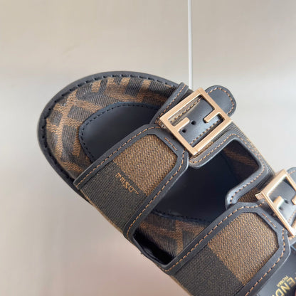250513 New high-quality classic icon slippers