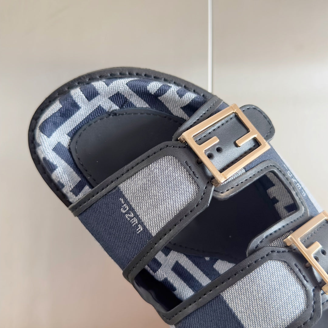 250513 New high-quality classic icon slippers