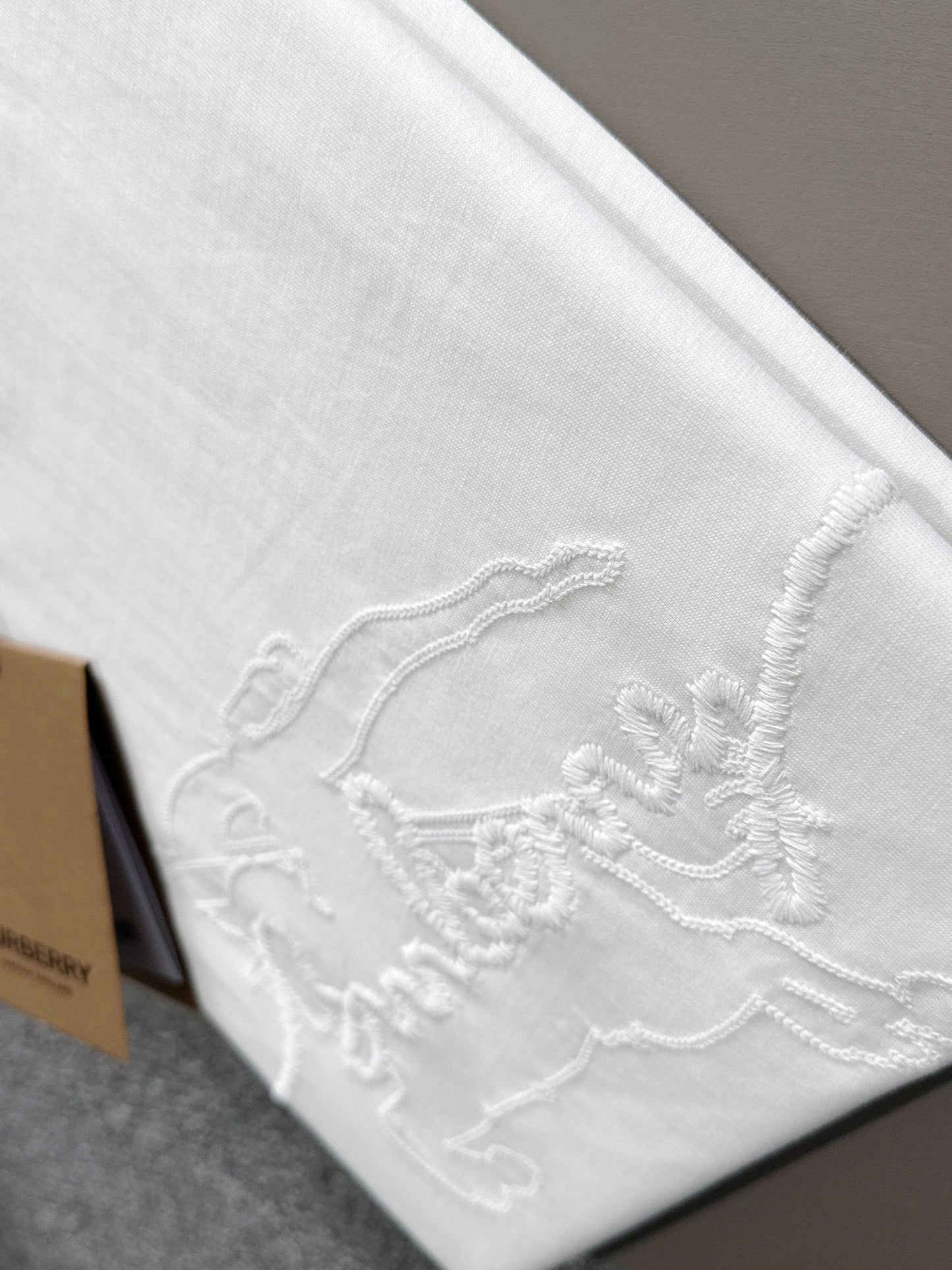 250614New high-quality embroidered patchwork T-shirt