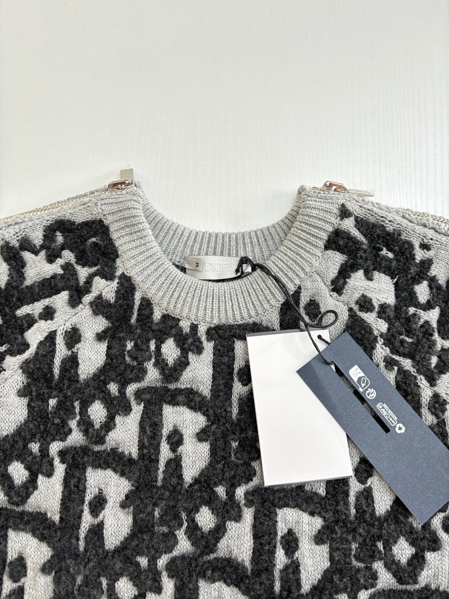 250722 A new high-quality full-print contrasting jacquard knitted pullover sweater