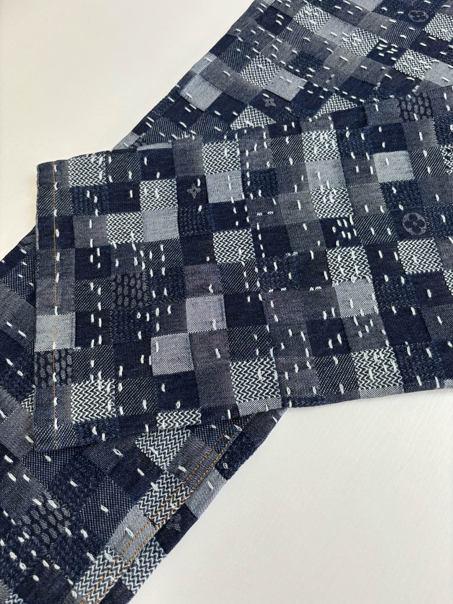 250722 New high-quality checkered tattooed denim trousers