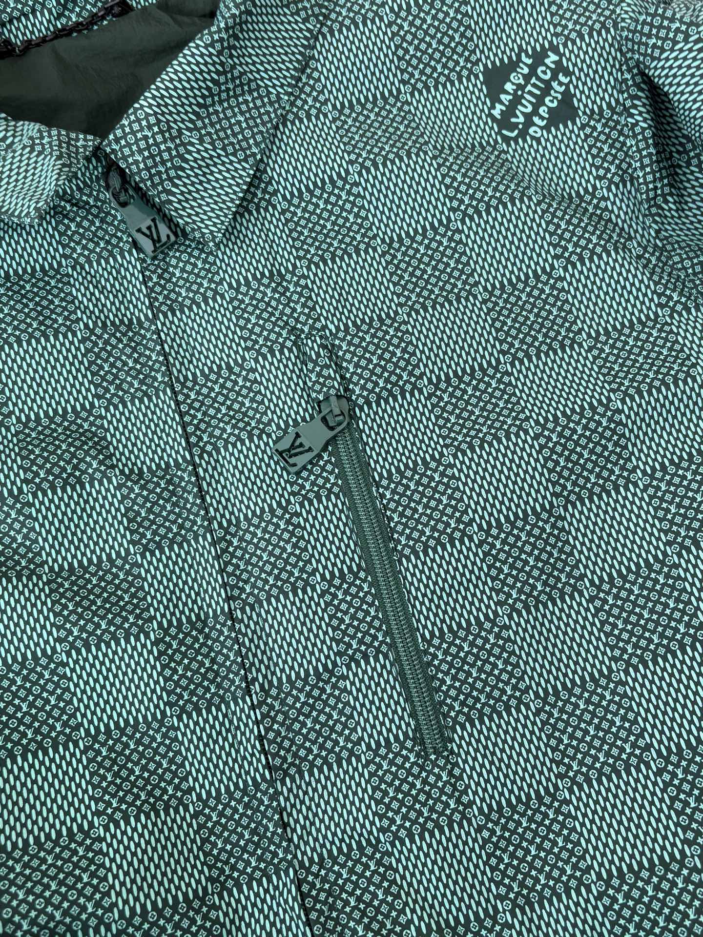 250808 A new high-quality checkered zipper technology hooded windproof jacket