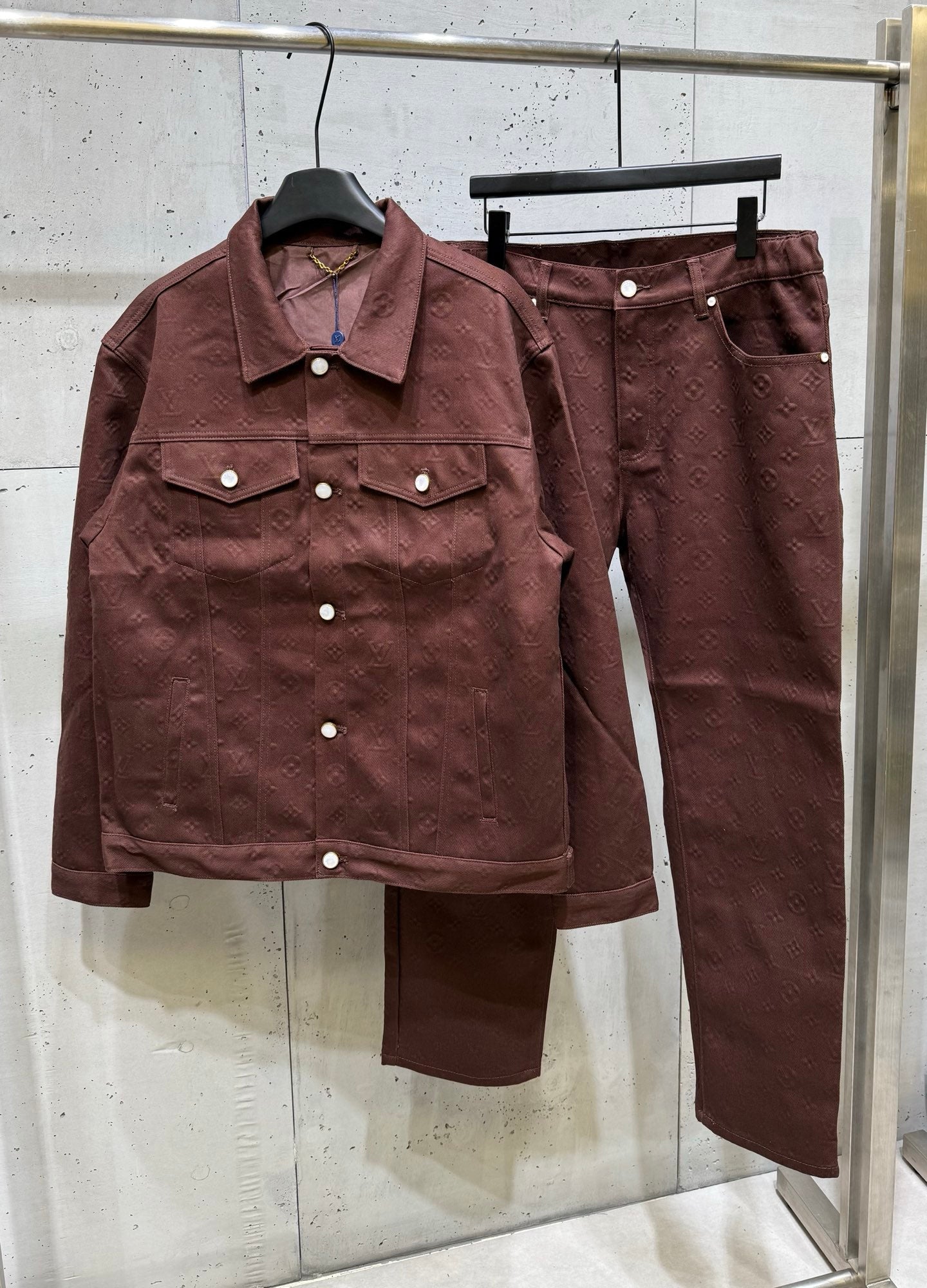 250808 The new high-quality no-iron denim set features a high version with heavy craftsmanship and full embossed embossed letters